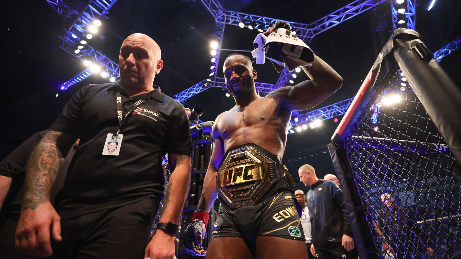 焕发出他在 焕发出他在