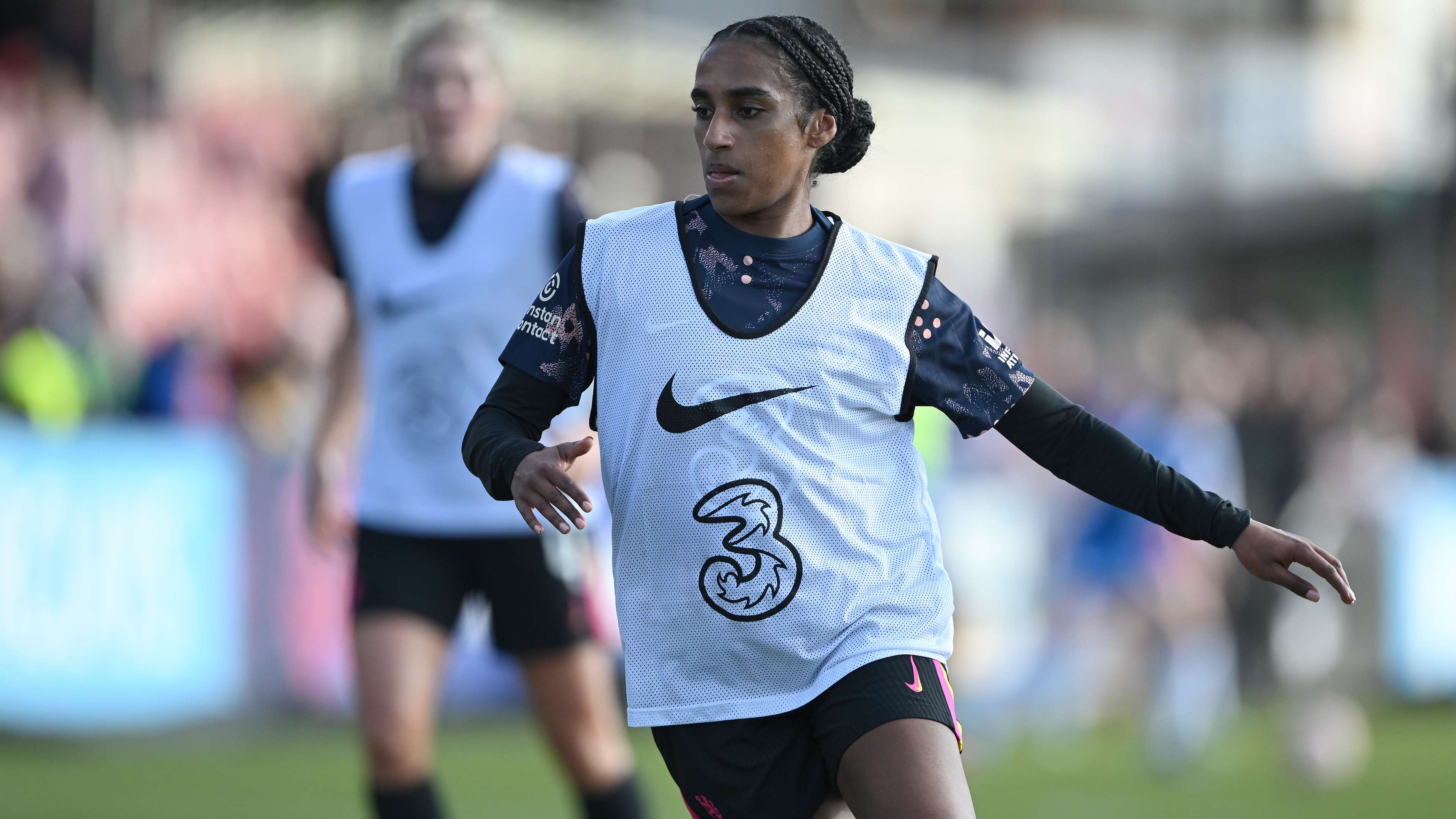 通过政策支 通过政策支